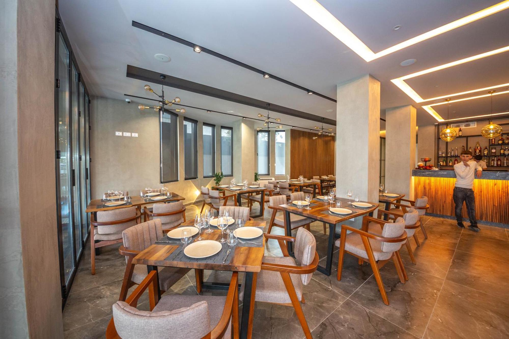 Hotel Riviera Kamez Εξωτερικό φωτογραφία