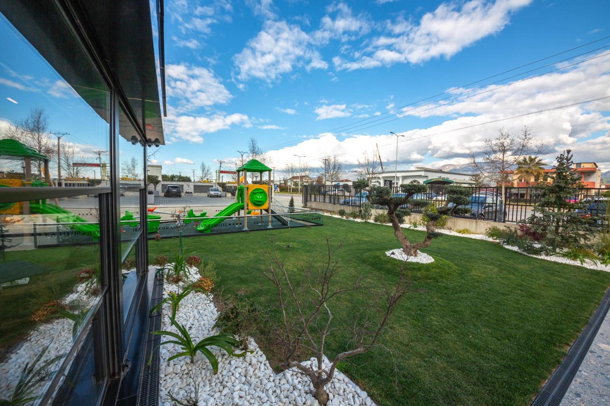 Hotel Riviera Kamez Εξωτερικό φωτογραφία